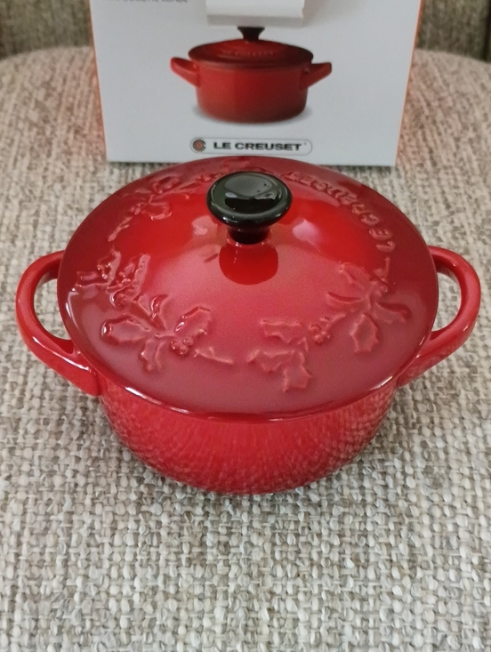 Le Creuset Other - Le Creuset Holly Red Petite Round Casserole New In Box